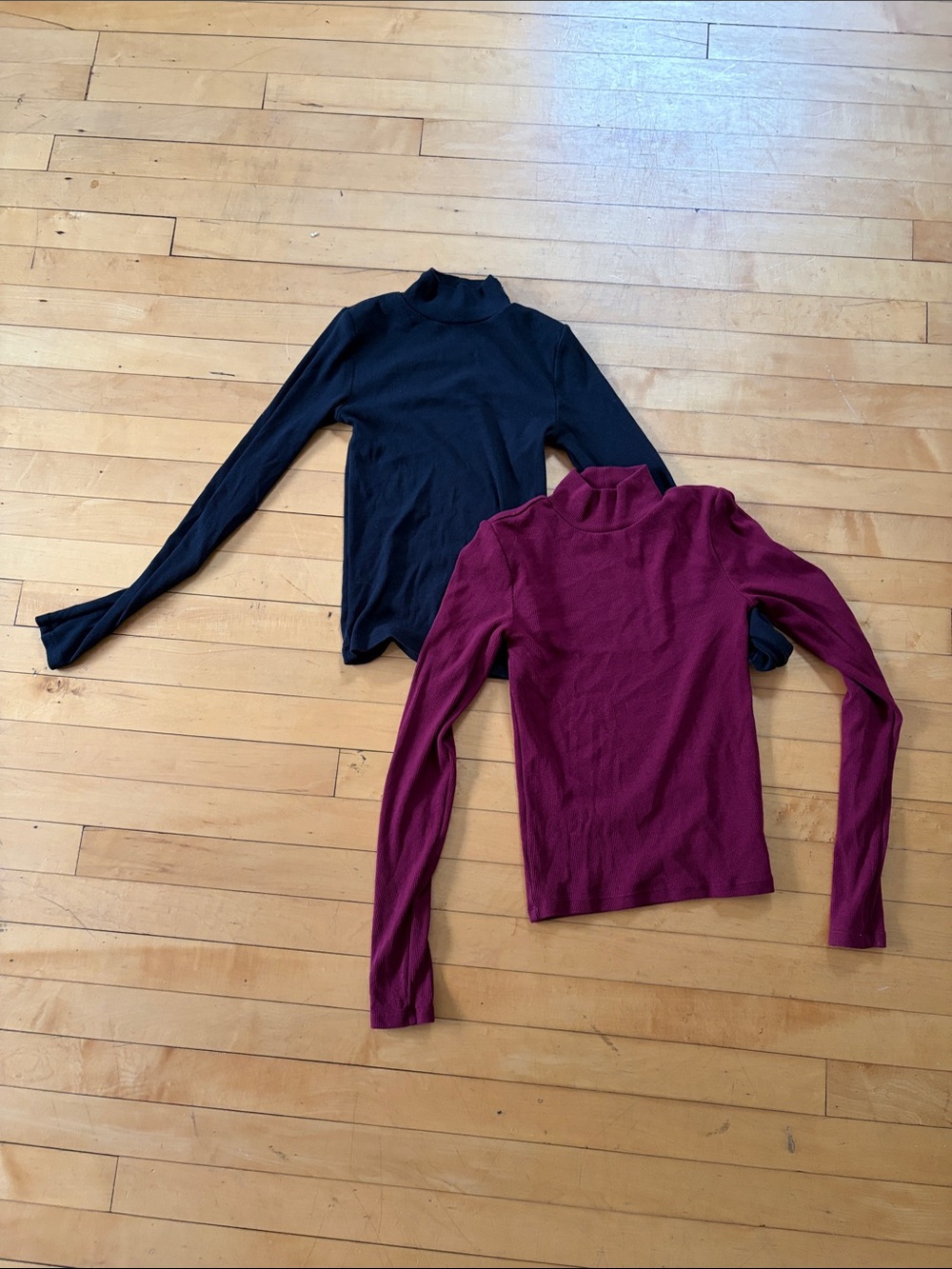 GAP Women's Long Sleeve Turtleneck Tops - Black & Burgundy